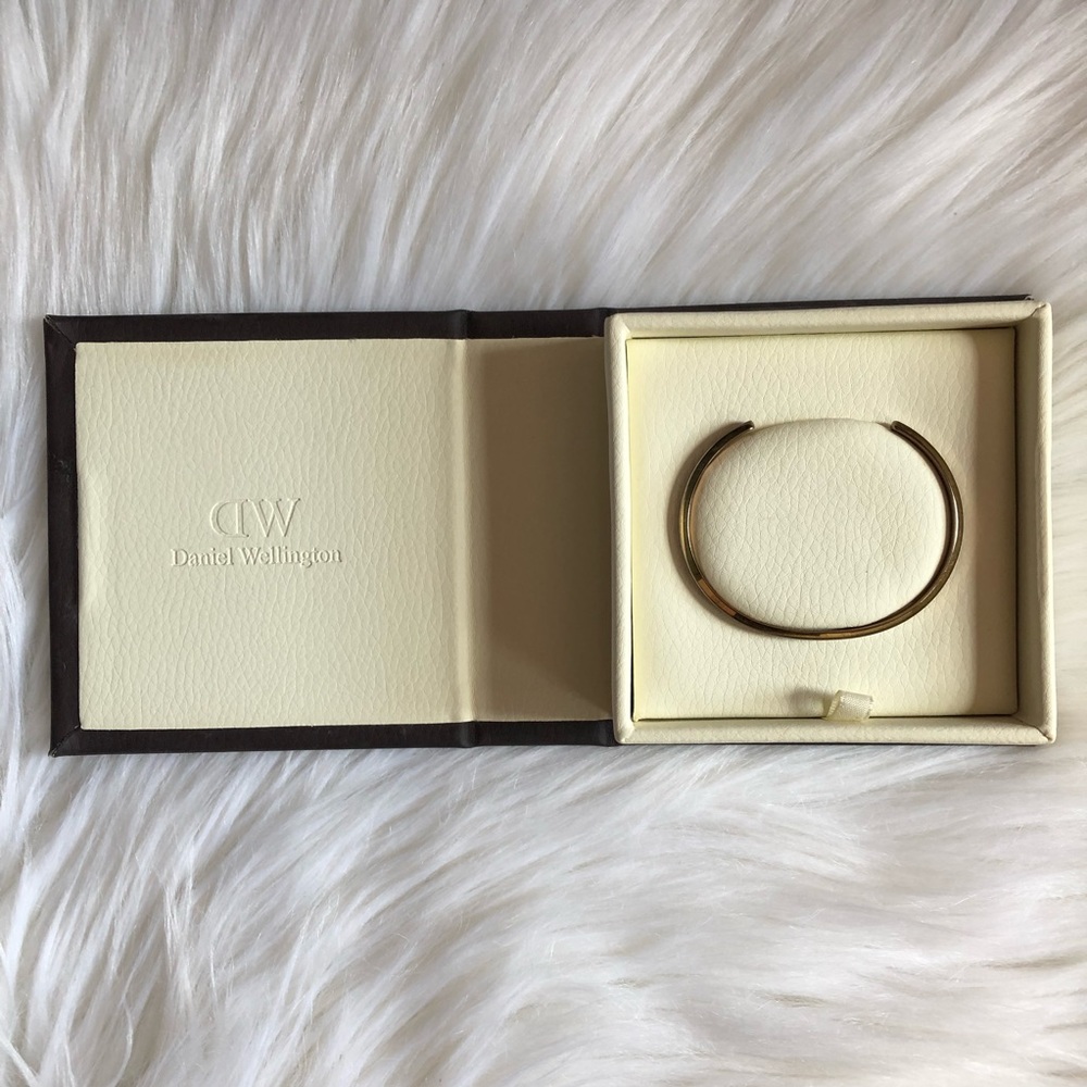 Daniel Wellington Classic Rose Gold Bracelet Cuff - Picture 3 of 8